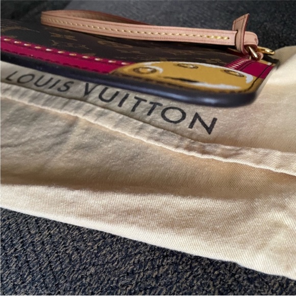 LV trunk wristlet - Picture 4 of 10